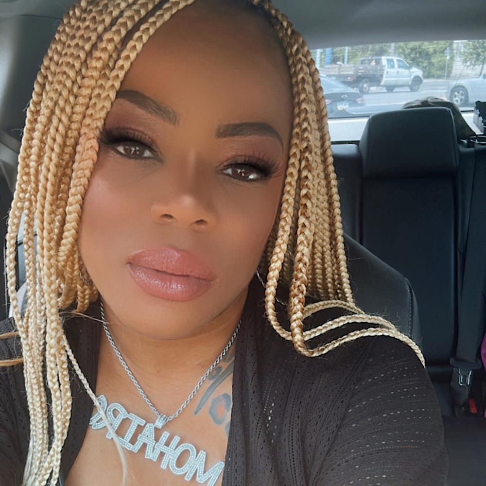 Meet your Posher, Monique C.